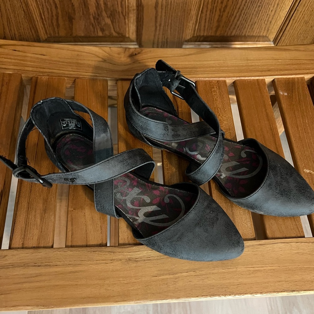 Black Women's Strappy Flats